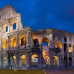 Roma, turisti tentano di scavalcare il cancello del Colosseo. Uno di loro è ricoverato in ospedale