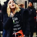 Madonna contro Trump: parole forti alla Women’s March. Imbarazzo alla Casa Bianca