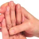 Mani e piedi sempre freddi? Attenzione alla sindrome di Raynaud, cause e cura