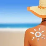 Abbronzarsi senza sole, scoperto il farmaco a base di melanina. Stop alle scottature