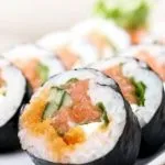 Sushi tutti i giorni: si forma una tenia di quasi 2 metri nello stomaco