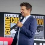 Jeremy Renner: telefonata al 911 rivela dinamiche incidente e ferite riportate