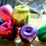 USA: tocca una scultura di Jeff Koons da 40 mila euro e la riduce in frantumi